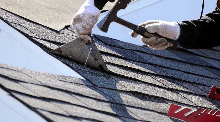 Professional gutter cleaning in Epworth, IA